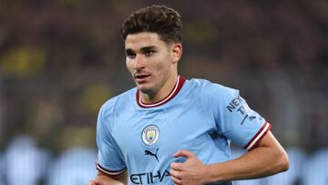 DORTMUND, GERMANY - OCTOBER 25: Julian Alvarez of Manchester City during the UEFA Champions League group G match between Borussia Dortmund and Manchester City at Signal Iduna Park on October 25, 2022 in Dortmund, Germany. (Photo by Matthew Ashton - AMA/Getty Images)