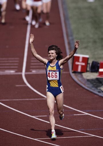 La marca de los 1500 metros obtenida por la rumana sigue vigente desde Seúl 1988 con un tiempo de 3:53,96.