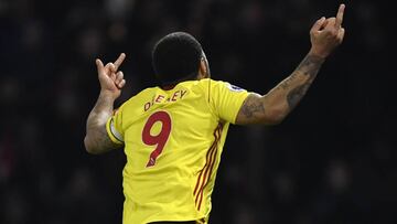 Troy Deeney del Watford celebra un gol ante Chelsea.