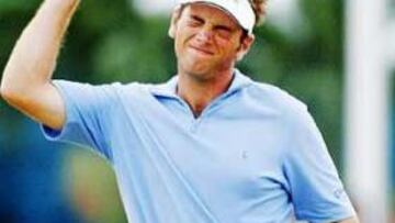 <b>PRIMER TORNEO. </b>Nick Dougherty celebra su victoria en el Caltex Masters de Singapur.