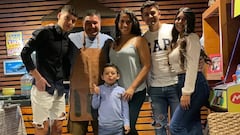 “Él no era bueno para los estudios y siempre quiso ser futbolista... Es hincha de la U y fanático de Juan Román Riquelme”