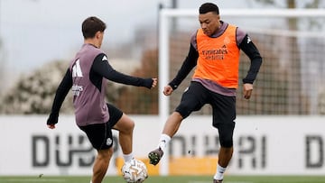 Mbappé afila los cuchillos