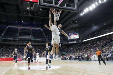 Jaycee Carroll cayó de espaldas tras una dura falta de Rafa Luz.