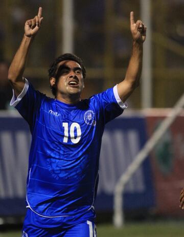 El volante por izquierda cuscatleco jugó seis meses en la segunda división del fútbol mexicano con Correcaminos. Terminó su carrera es su país con el Águila.