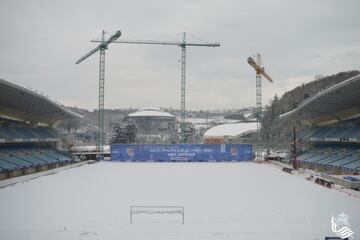 La nieve tiñe de blanco los estadios del fútbol español