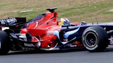 <b>ESTA VEZ CON EL NUEVO. </b>Alguersuari ya probó el Toro Rosso de 2008 en Portimao, hasta ahora hizo varios test aerodinámicos con Red Bull, y ayer probó el que llevará en Hungría.