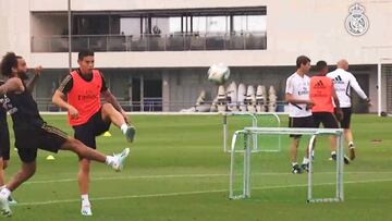 James da asistencia de tres dedos a Ramos en entrenamiento