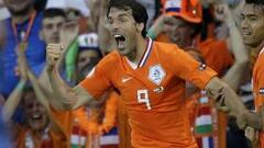 <strong>REPASO.</strong> Holanda dio un repaso a los actuales campeones del mundo y se sitúa al frente del grupo C. Van Nistelrooy, Sneijder y Gio anotaron los tantos que sirvieron para golear a Italia.