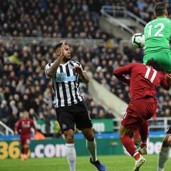 Salah se someterá a un TAC para saber si podrá jugar ante el Barça