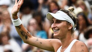 Marketa Vondrousova celebra su victoria contra Elina Svitolina en Wimbledon.