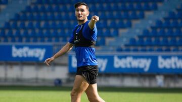 Lucas Pérez, durante el entrenamiento de ayer en Mendizorroza.