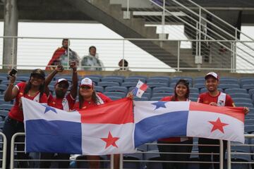 Las aficiones del Panamá-Bolivia en Orlando.