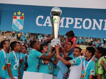 En Perú, la Cerveza Cristal tiene bajo su propiedad al Sporting Cristal, uno de los clubes grandes del país. 18 ligas y un subcampeonato de Libertadores dan fe de su poderío. Sin embargo, en 2018 la compañía pondrá a la venta al equipo y los Tigres han surgido como potenciales compradores, según la prensa peruana.