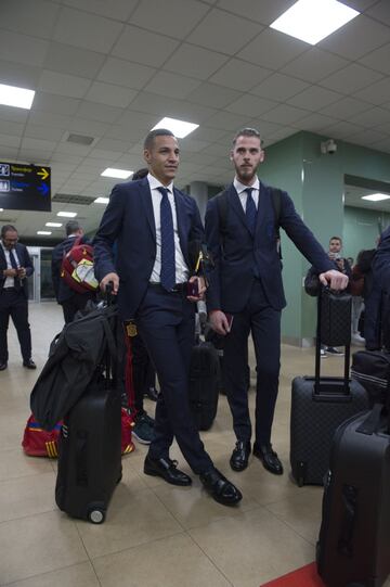 Llegada de la Selección al aeropuerto de Krasnodar. Rodrigo y David de Gea.