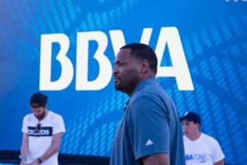 El ex jugador de la NBA, Robert Horry, apadrinó el evento en la Explanada del Palacio de Congresos.