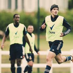 Raúl Jiménez returns to full-contact training with Wolves