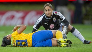 Este jueves Chivas y Tigres femenil empataron a un gol, pero una de las escenas más impactantes se produjo en la primera parte y por fortuna no hubo lesión