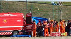 Pol Espargaró fue evacuado en ambulancia de la pista.