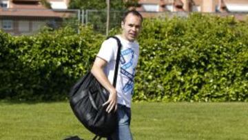 Andr&eacute;s Iniesta llegando a la Ciudad del F&uacute;tbol en Las Rozas hoy.