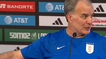 A Bielsa nunca le han gustado las conferencias, pero ahora sorprendió: “Descorteses”