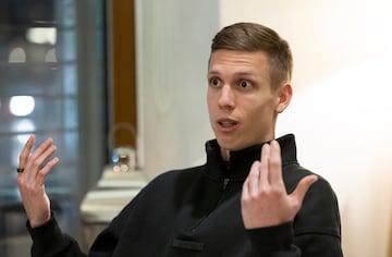 Dani Olmo, durante la entrevista.