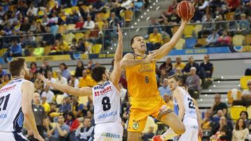 Darko Planinic anota ante el Obradoiro.