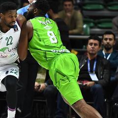 Unicaja añora a Adams y Carlos Suárez y cae en Turquía