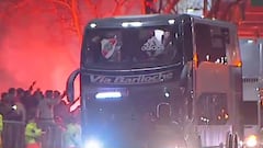 El espectacular recibimiento del micro de River en el Monumental a las 2 de la mañana