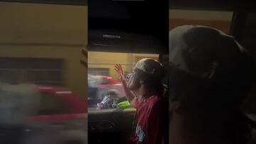 Bruno Mars salió a las calles de la CDMX con jersey de los Diablos Rojos del México