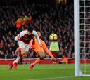 Alexis y Arsenal reaccionan, pero no pueden vencer a Liverpool