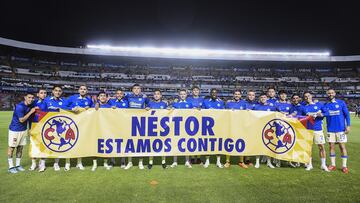   Players of America during the game Queretaro vs America, corresponding to Round 02 of the Torneo Apertura 2023 of the Liga BBVA MX, at La Corregidora Stadium, on September 20, 2023.

<br><br>

Jugadores de America con manta de Apoyo a Nestor Araujo durante el partido Queretaro vs America, correspondiente a la Jornada 02 del Torneo Apertura 2023 de la Liga BBVA MX, en el Estadio La Corregidora, el 20 de Septiembre de 2023.