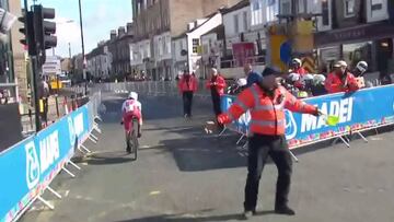 Se sale del recorrido y aún así se proclama campeona del mundo