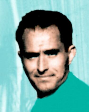 Militó en las filas del Atlético de Madrid entre 1934 y 1936. Defendió los colores del Real Madrid la temporada 1941-42.