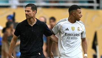 Xabi Alonso y Mbappé, en el partido ante la Juventus, del Mundial de Clubes.