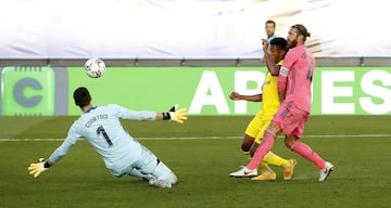 Lozano marca el 0-1 al Real Madrid. 