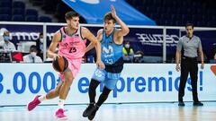 Sergi Mart&iacute;nez, jugador del Bar&ccedil;a, ante Dovydas Giedraitis durante el Movistar Estudiantes-Bar&ccedil;a de la Liga Endesa.