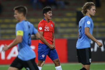 El volante de la U y de la Sub 17 es hijo de Luis Rojas, ex jugador de Colo Colo, Unión Española, Aviación y Palestino.