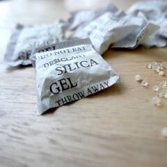 Cuidado si tiras las bolsas de gel que vienen con la ropa y calzado: deberías guardarlas por una sencilla razón