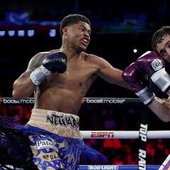 Shakur Stevenson atropella a Yoshino