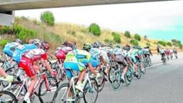 <b>BIENVENIDOS. </b>El pelotón del Tour de Francia fue recibido con entusiasmo por cada localidad catalana por donde discurrió la etapa.