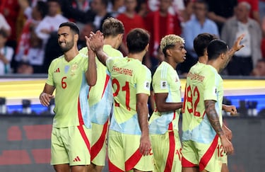 Tiró la pared Pedri con Ferran Torres, con el canario dando la asistencia con su pase atrás para encontrar a Mikel Merino, que se sacó otro potente disparo raso para batir a Çakir. 