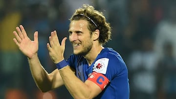 Diego Forl¨¢n firma a sus 38 a?os por el Kitchee SC de Hong Kong