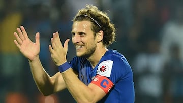 Forlán vuelve al fútbol con 38 años en la liga de Hong Kong