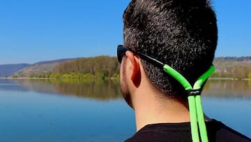 Sujeta gafas deportivo flotante en Amazon