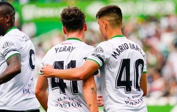 Yeray Cabanzón y Mario García, canteranos del Racing, frente al Cartagena.