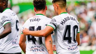 Yeray Cabanzón y Mario García, canteranos del Racing, frente al Cartagena.