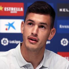 Xavi elogia a César Montes tras su fichaje con el Espanyol