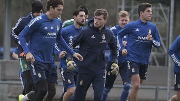 02/02/21  REAL OVIEDO  ENTRENAMIENTO 
 GRUPO  FEMENIAS EN CARRERA JUNTO A BLANCO