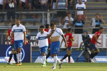 Los jugadores cruzados se lamentan tras el gol de Union Española.