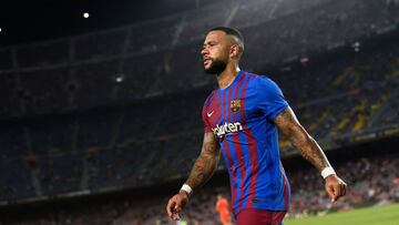 Barcelona's Dutch forward Memphis Depay leaves the field during the Spanish League football match between Barcelona and Real Sociedad at the Camp Nou stadium in Barcelona on August 15, 2021. (Photo by Josep LAGO / AFP)